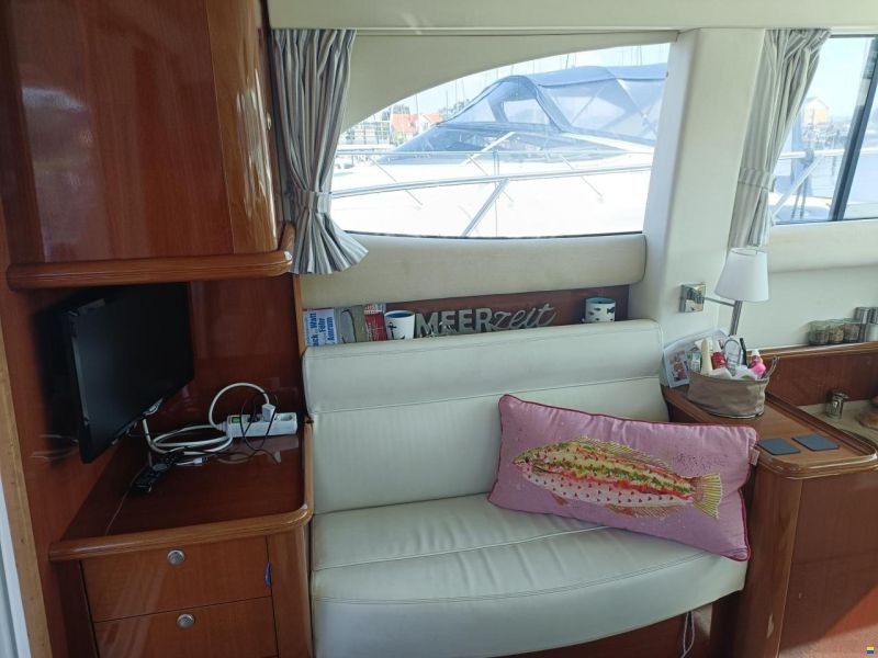 Jeanneau Prestige 36 Fly mit Welle/Bug- u. Heckst