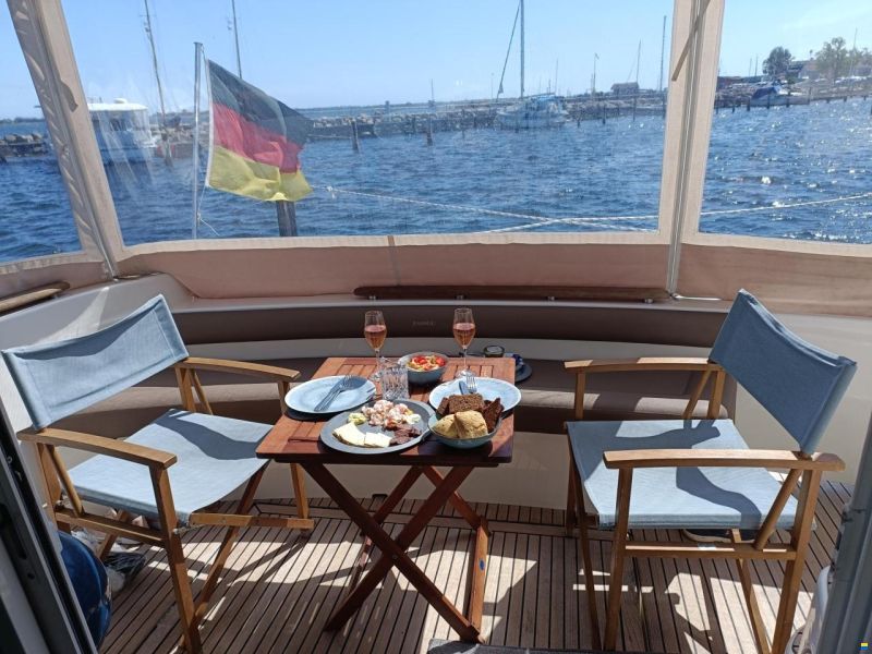 Jeanneau Prestige 36 Fly mit Welle/Bug- u. Heckst