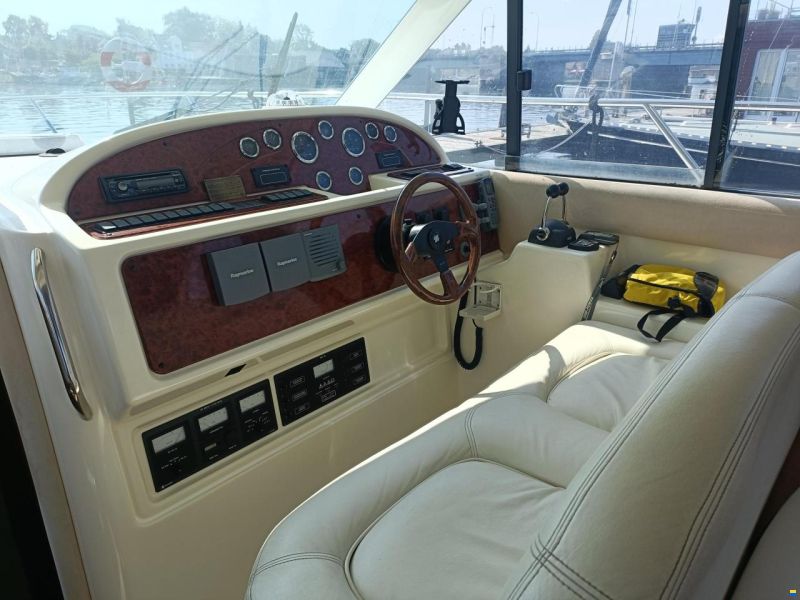 Jeanneau Prestige 36 Fly mit Welle/Bug- u. Heckst