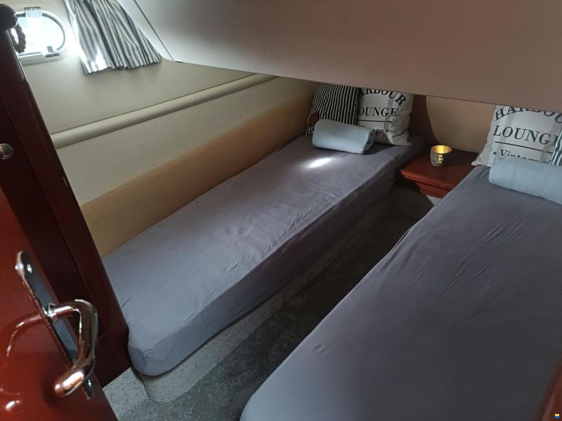 Jeanneau Prestige 36 Fly mit Welle/Bug- u. Heckst