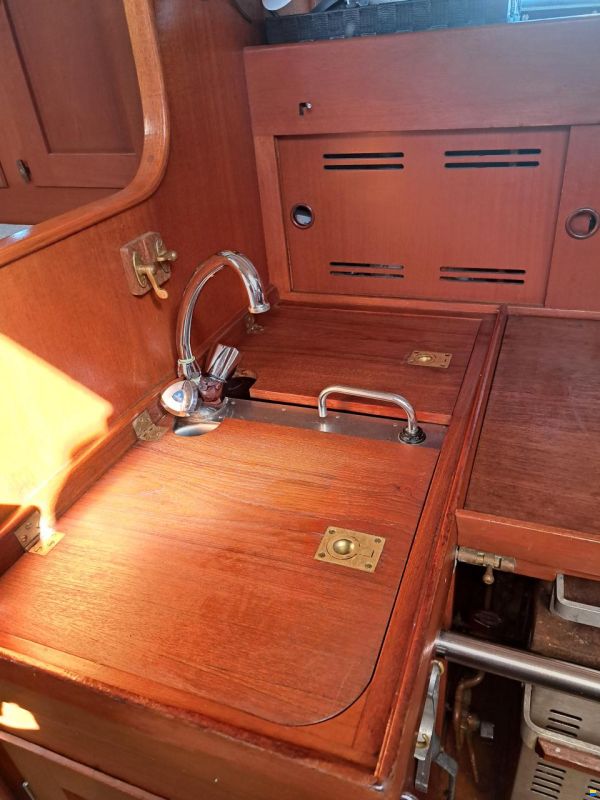 Hallberg-Rassy 38