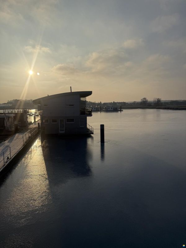 Floating House Steelvoll 63