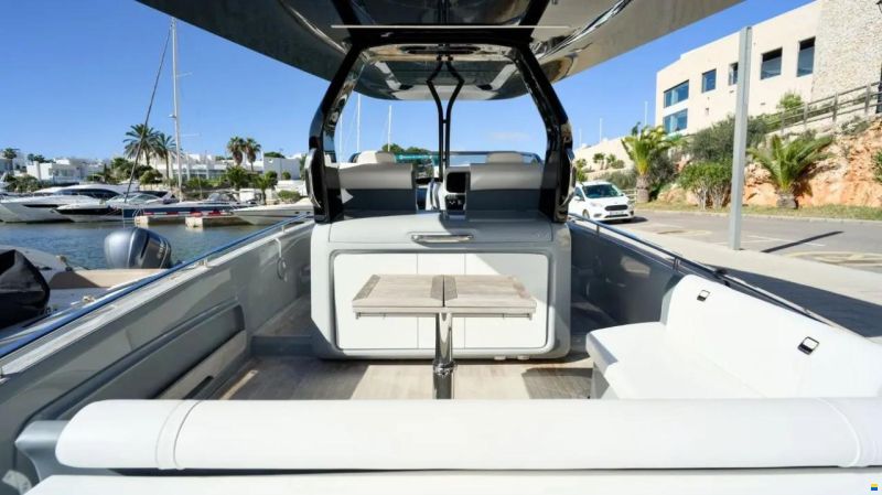 Invictus 320 GT