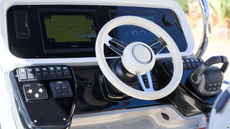 Invictus 320 GT