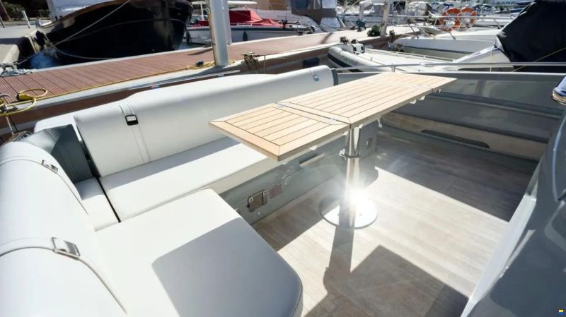 Invictus 320 GT