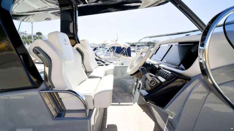 Invictus 320 GT
