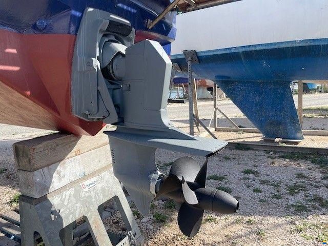 CN Plasti Bateaux Vega 720