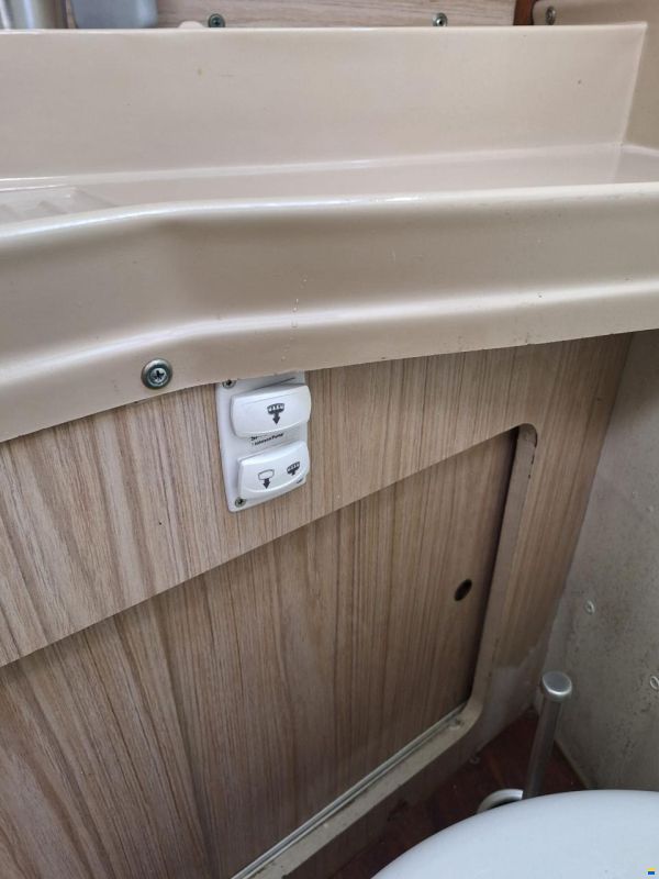 Chris Craft 31 Commander Sport