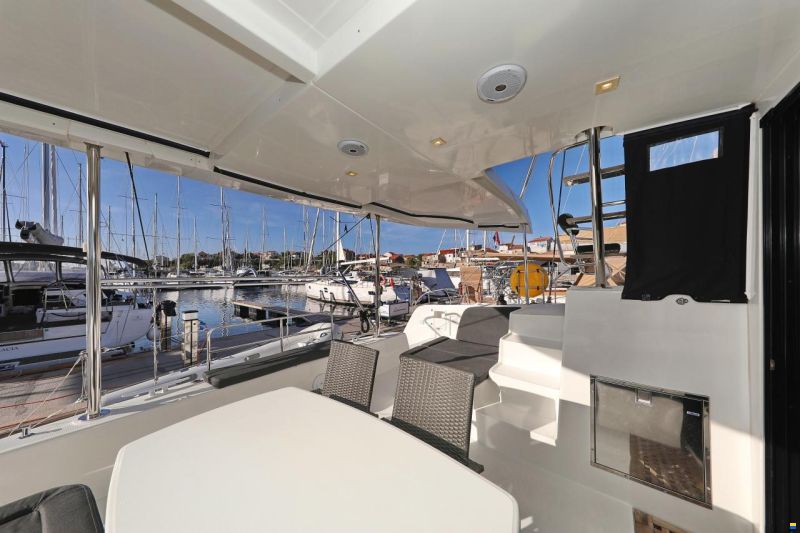Lagoon 42