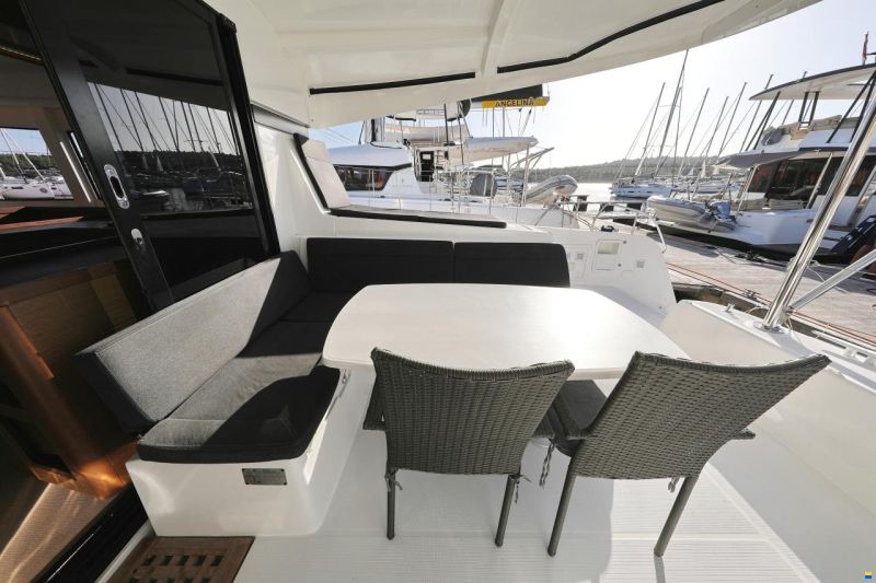 Lagoon 42