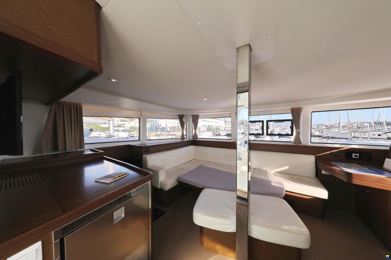 Lagoon 42
