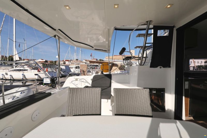 Lagoon 42