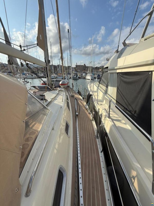 Bavaria Lagoon 390