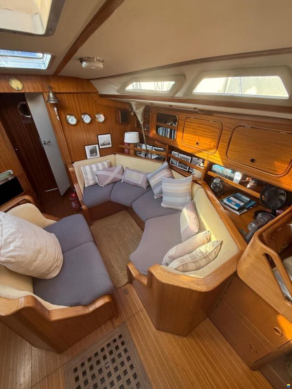 Bavaria Lagoon 390