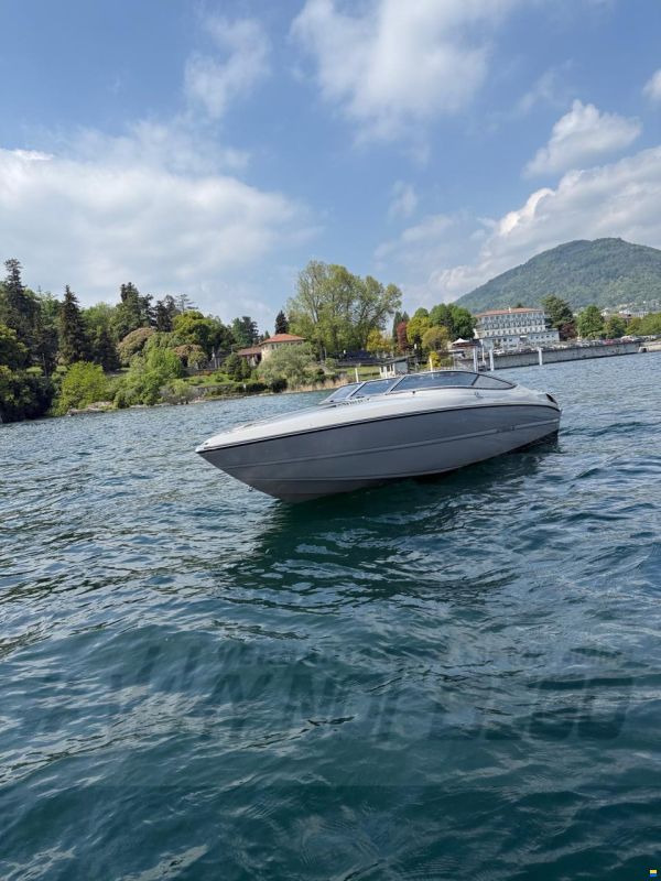 Stingray Cuddy 225 SX