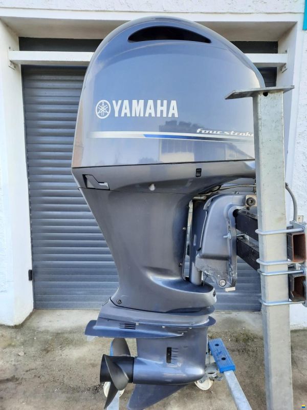Yamaha F200