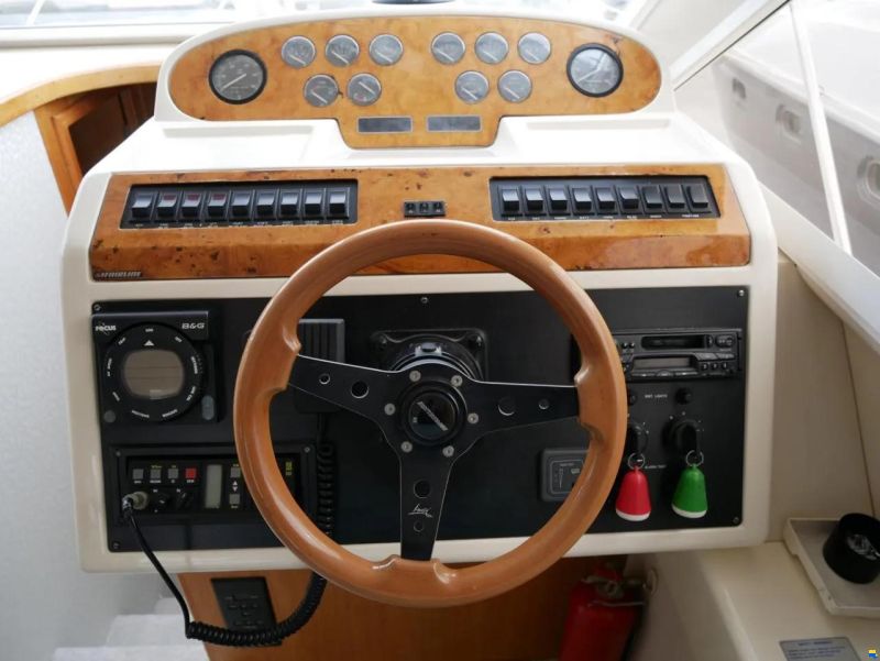 Fairline 33 Brava
