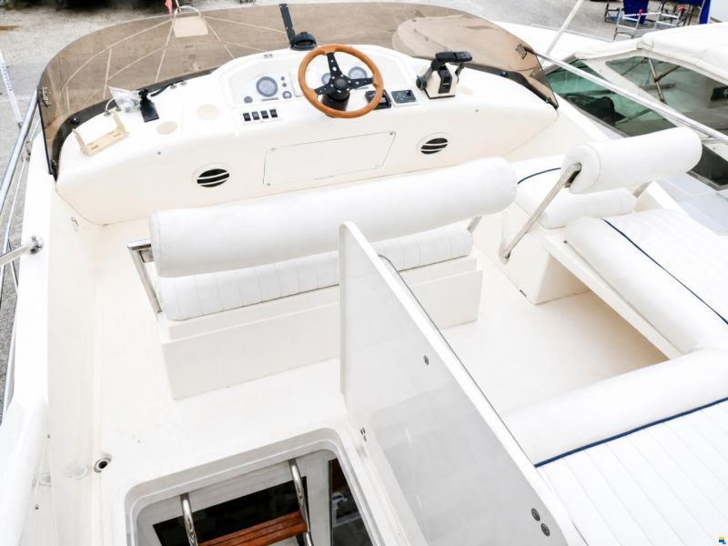 Fairline 33 Brava