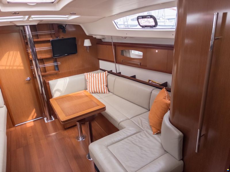 Beneteau Oceanis 43