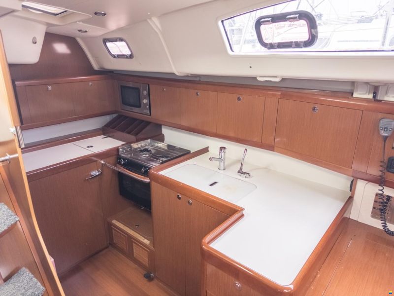 Beneteau Oceanis 43