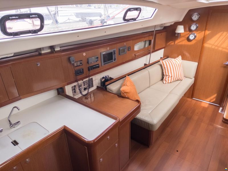 Beneteau Oceanis 43