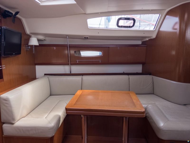 Beneteau Oceanis 43