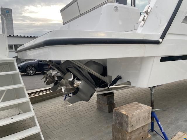 Sealine C390