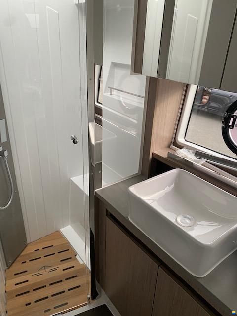 Sealine C390