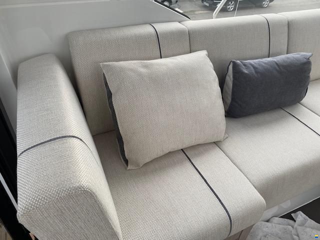 Sealine C390