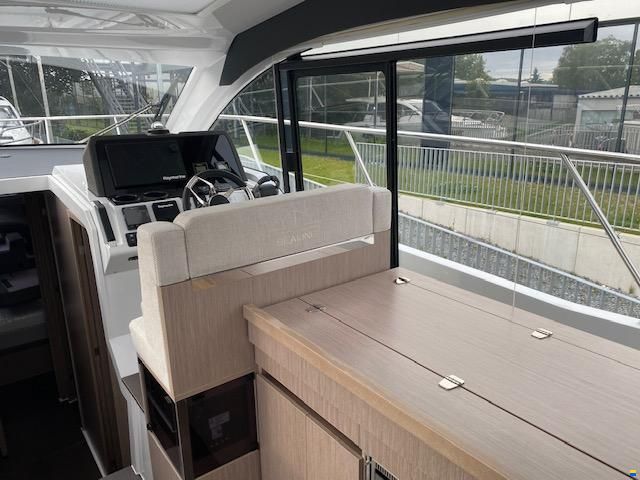 Sealine C390