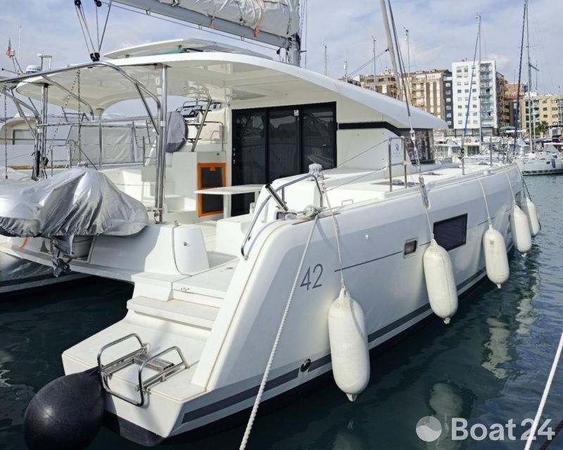 Lagoon 42 Owner's Version