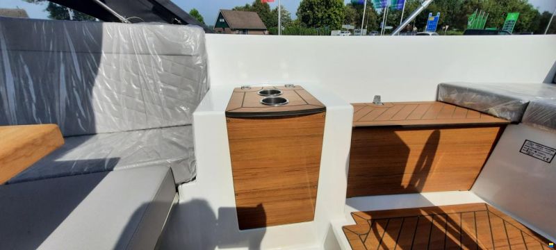 Corsiva 650 TENDER