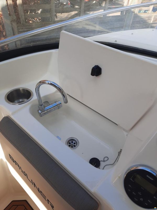Bayliner VR 5 Cuddy