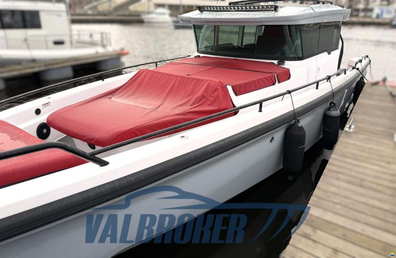 Axopar 37 XC Cross Cabin