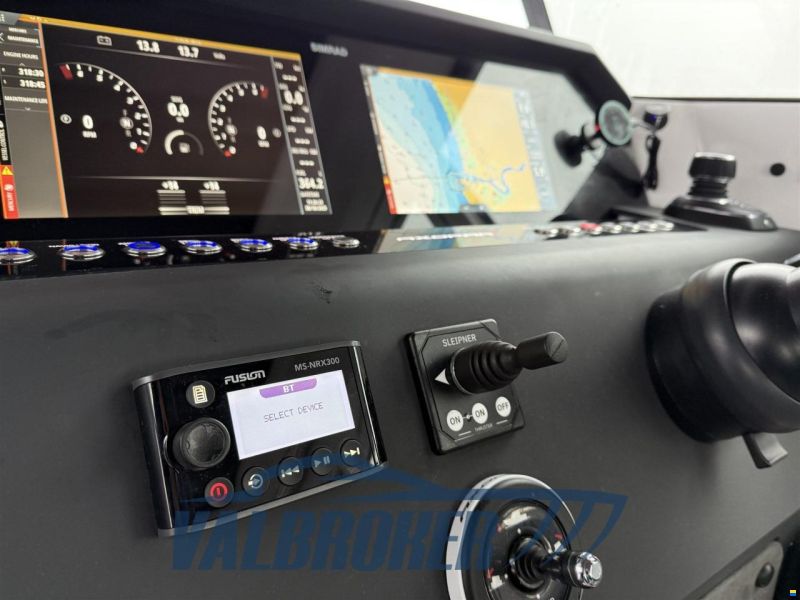 Axopar 37 XC Cross Cabin