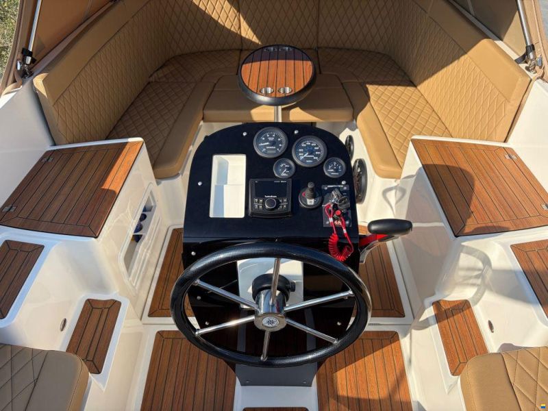Oud Huijzer 740 Tender Occasion