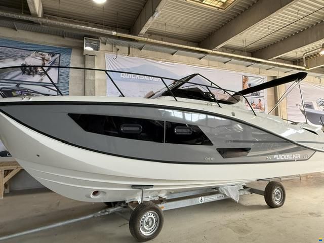 Quicksilver Activ 875 Sundeck mit 2x 250PS