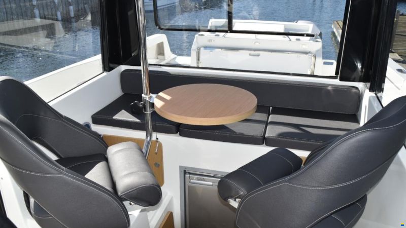 BENETEAU UTOMBORDARE BARRACUDA 8