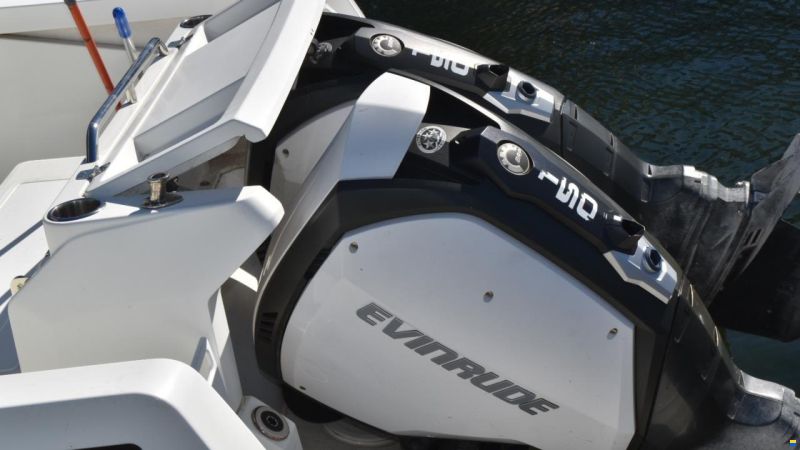 BENETEAU UTOMBORDARE BARRACUDA 8