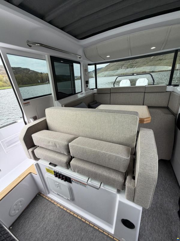 Axopar 37 XC Cross Cabin
