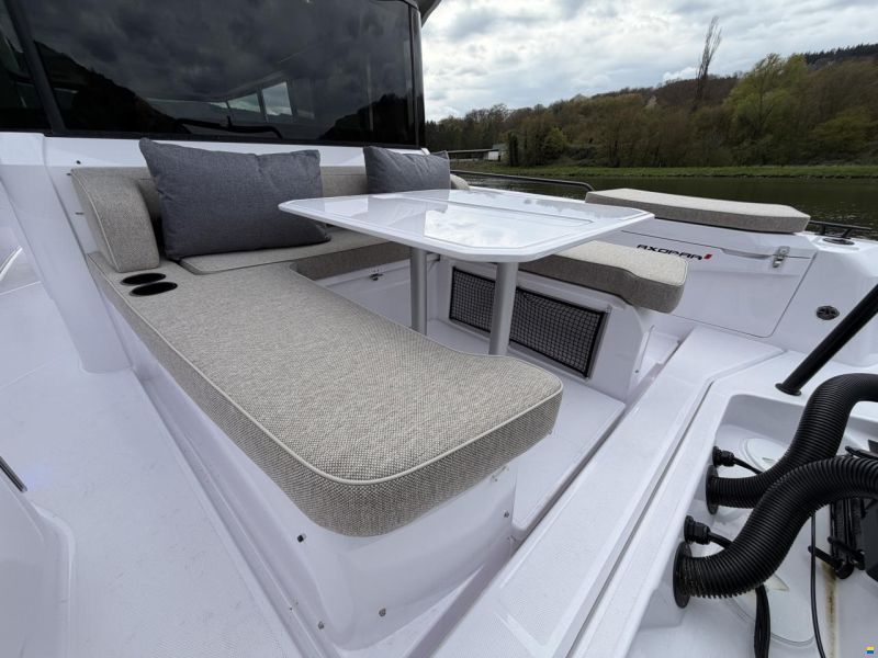 Axopar 37 XC Cross Cabin