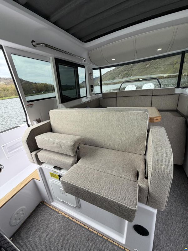 Axopar 37 XC Cross Cabin
