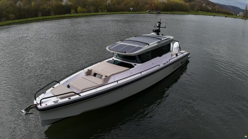 Axopar 37 XC Cross Cabin