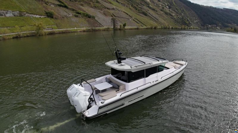 Axopar 37 XC Cross Cabin