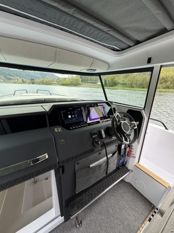 Axopar 37 XC Cross Cabin