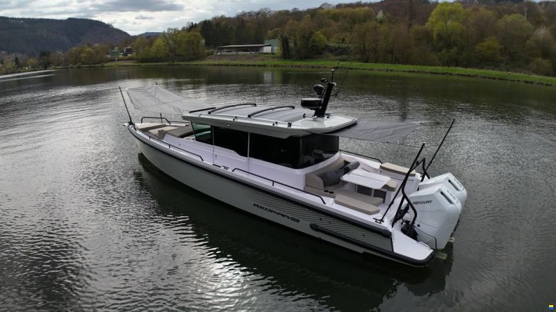 Axopar 37 XC Cross Cabin
