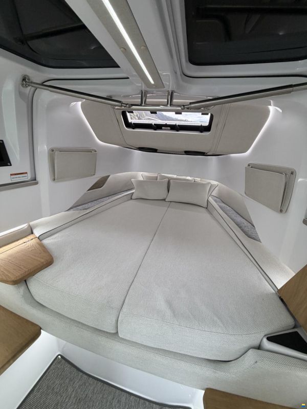 Axopar 37 XC Cross Cabin