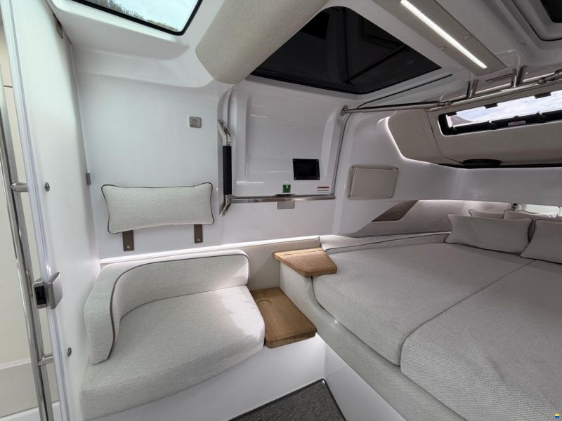 Axopar 37 XC Cross Cabin