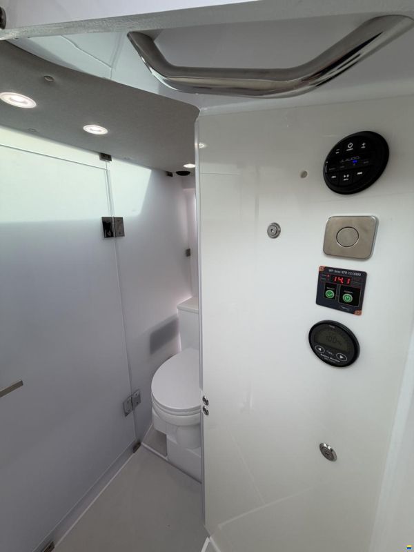 Axopar 37 XC Cross Cabin