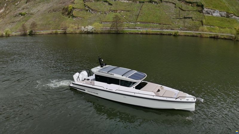 Axopar 37 XC Cross Cabin